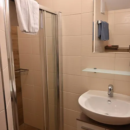 Imlauer מריה אלם אם שטיינרנן מיר